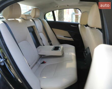 Черный Ягуар XE, объемом двигателя 2 л и пробегом 128 тыс. км за 16500 $, фото 8 на Automoto.ua