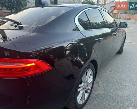 Черный Ягуар XE, объемом двигателя 2 л и пробегом 90 тыс. км за 18100 $, фото 6 на Automoto.ua
