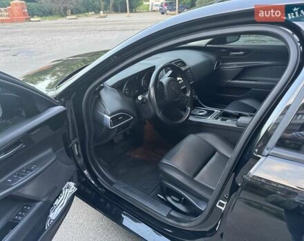 Черный Ягуар XE, объемом двигателя 2 л и пробегом 90 тыс. км за 18100 $, фото 11 на Automoto.ua