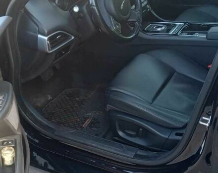 Черный Ягуар XE, объемом двигателя 2 л и пробегом 130 тыс. км за 15000 $, фото 3 на Automoto.ua