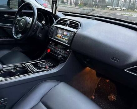 Черный Ягуар XE, объемом двигателя 2 л и пробегом 134 тыс. км за 14900 $, фото 25 на Automoto.ua