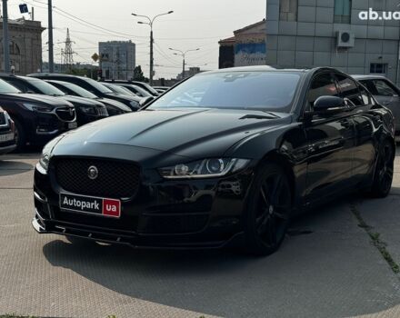 Черный Ягуар XE, объемом двигателя 3 л и пробегом 73 тыс. км за 17990 $, фото 3 на Automoto.ua