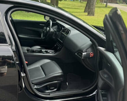 Черный Ягуар XE, объемом двигателя 2 л и пробегом 124 тыс. км за 13900 $, фото 12 на Automoto.ua