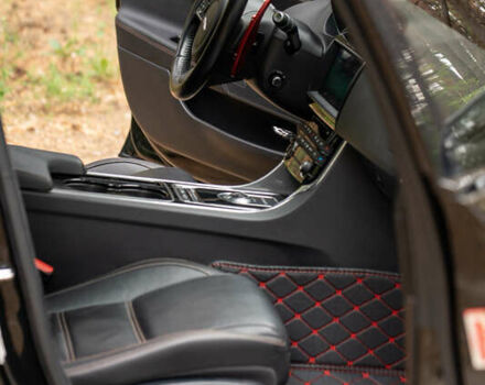 Чорний Ягуар XE, об'ємом двигуна 3 л та пробігом 81 тис. км за 23000 $, фото 27 на Automoto.ua