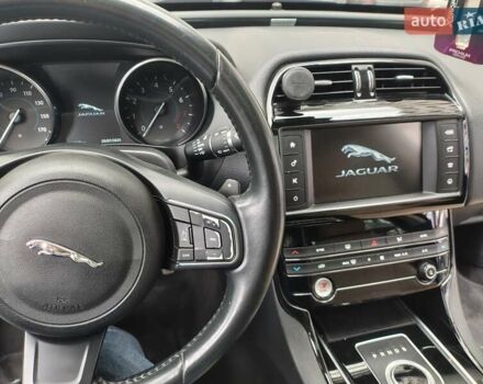 Черный Ягуар XE, объемом двигателя 2 л и пробегом 251 тыс. км за 9800 $, фото 16 на Automoto.ua