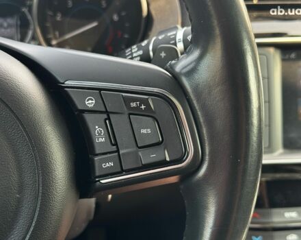 Черный Ягуар XE, объемом двигателя 3 л и пробегом 73 тыс. км за 17990 $, фото 46 на Automoto.ua
