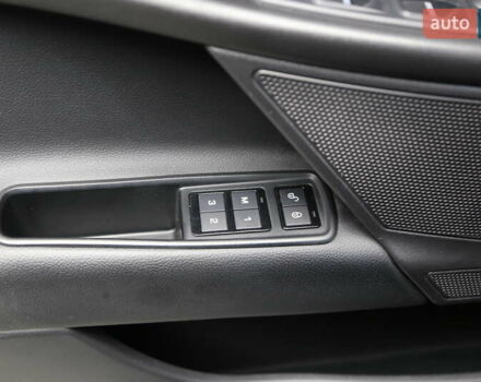 Чорний Ягуар XE, об'ємом двигуна 2 л та пробігом 104 тис. км за 15500 $, фото 27 на Automoto.ua