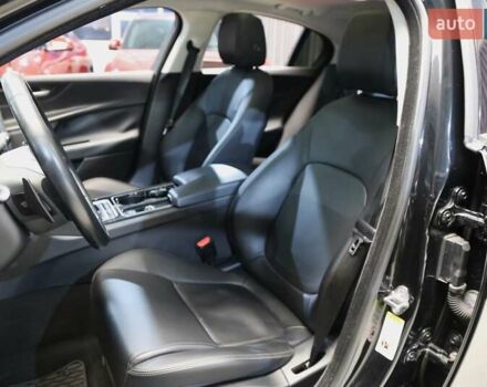 Чорний Ягуар XE, об'ємом двигуна 2 л та пробігом 104 тис. км за 15500 $, фото 8 на Automoto.ua