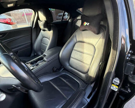 Черный Ягуар XE, объемом двигателя 2 л и пробегом 133 тыс. км за 18400 $, фото 13 на Automoto.ua