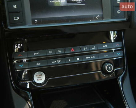 Черный Ягуар XE, объемом двигателя 2 л и пробегом 128 тыс. км за 16500 $, фото 17 на Automoto.ua