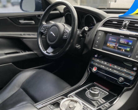 Черный Ягуар XE, объемом двигателя 2 л и пробегом 141 тыс. км за 14800 $, фото 10 на Automoto.ua