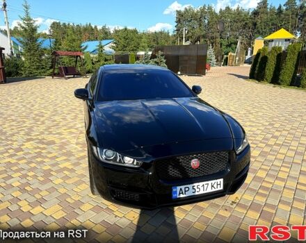 Черный Ягуар XE, объемом двигателя 2 л и пробегом 130 тыс. км за 17999 $, фото 1 на Automoto.ua