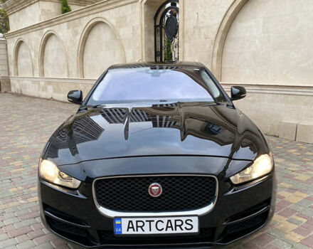 Черный Ягуар XE, объемом двигателя 2 л и пробегом 113 тыс. км за 11999 $, фото 2 на Automoto.ua