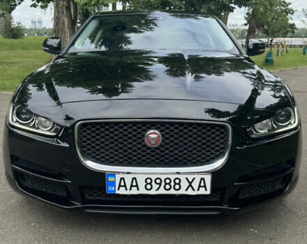 Черный Ягуар XE, объемом двигателя 2 л и пробегом 124 тыс. км за 13900 $, фото 1 на Automoto.ua