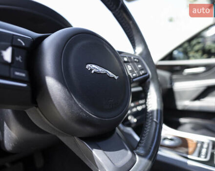 Черный Ягуар XE, объемом двигателя 2 л и пробегом 164 тыс. км за 16900 $, фото 14 на Automoto.ua
