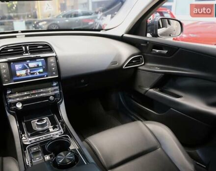 Чорний Ягуар XE, об'ємом двигуна 2 л та пробігом 104 тис. км за 15500 $, фото 14 на Automoto.ua