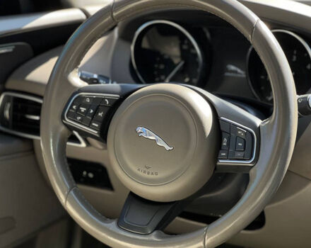 Черный Ягуар XE, объемом двигателя 2 л и пробегом 191 тыс. км за 17700 $, фото 16 на Automoto.ua