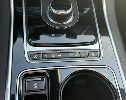 Черный Ягуар XE, объемом двигателя 2 л и пробегом 133 тыс. км за 18400 $, фото 19 на Automoto.ua