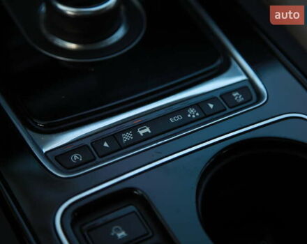 Черный Ягуар XE, объемом двигателя 2 л и пробегом 128 тыс. км за 16500 $, фото 19 на Automoto.ua