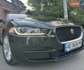 Черный Ягуар XE, объемом двигателя 2 л и пробегом 90 тыс. км за 18100 $, фото 1 на Automoto.ua