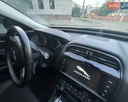 Черный Ягуар XE, объемом двигателя 2 л и пробегом 90 тыс. км за 18100 $, фото 9 на Automoto.ua