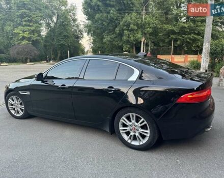 Черный Ягуар XE, объемом двигателя 2 л и пробегом 90 тыс. км за 18100 $, фото 4 на Automoto.ua