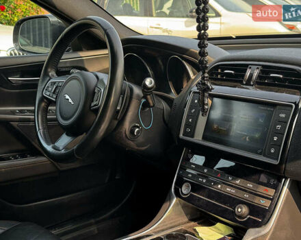 Чорний Ягуар XE, об'ємом двигуна 3 л та пробігом 73 тис. км за 14990 $, фото 27 на Automoto.ua