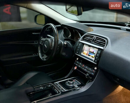 Черный Ягуар XE, объемом двигателя 2 л и пробегом 139 тыс. км за 14000 $, фото 18 на Automoto.ua