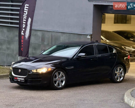 Черный Ягуар XE, объемом двигателя 2 л и пробегом 139 тыс. км за 14000 $, фото 2 на Automoto.ua