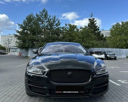 Черный Ягуар XE, объемом двигателя 2 л и пробегом 56 тыс. км за 18500 $, фото 3 на Automoto.ua
