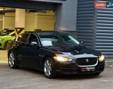 Черный Ягуар XE, объемом двигателя 2 л и пробегом 139 тыс. км за 14000 $, фото 4 на Automoto.ua