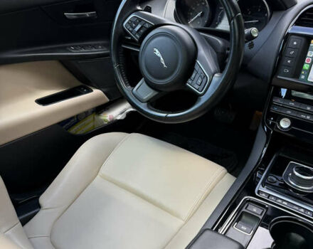 Черный Ягуар XE, объемом двигателя 2 л и пробегом 78 тыс. км за 16900 $, фото 10 на Automoto.ua