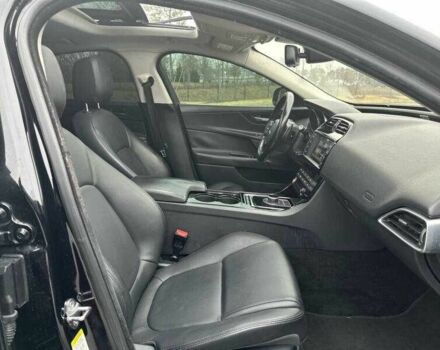 Черный Ягуар XE, объемом двигателя 2 л и пробегом 58 тыс. км за 3100 $, фото 13 на Automoto.ua