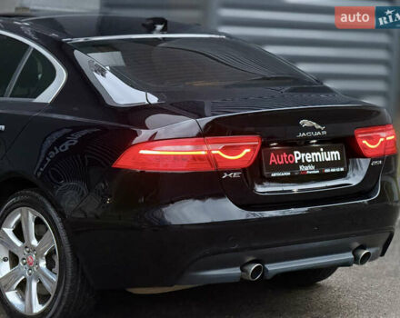 Черный Ягуар XE, объемом двигателя 2 л и пробегом 139 тыс. км за 14000 $, фото 10 на Automoto.ua