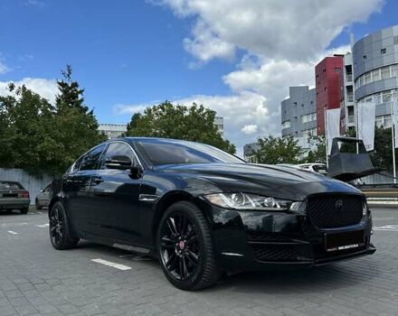 Черный Ягуар XE, объемом двигателя 2 л и пробегом 56 тыс. км за 18500 $, фото 2 на Automoto.ua