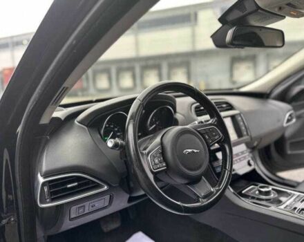 Черный Ягуар XE, объемом двигателя 2 л и пробегом 58 тыс. км за 3100 $, фото 8 на Automoto.ua