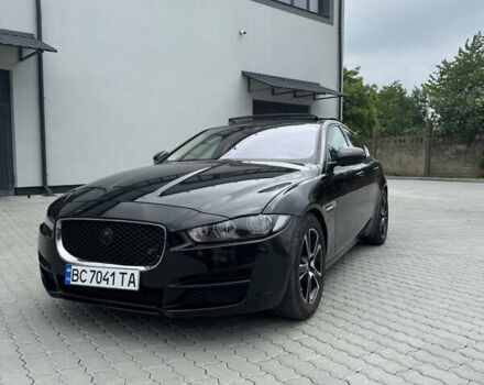 Черный Ягуар XE, объемом двигателя 2 л и пробегом 88 тыс. км за 18001 $, фото 2 на Automoto.ua