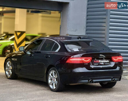 Черный Ягуар XE, объемом двигателя 2 л и пробегом 139 тыс. км за 14000 $, фото 5 на Automoto.ua