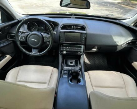 Чорний Ягуар XE, об'ємом двигуна 3 л та пробігом 66 тис. км за 13100 $, фото 6 на Automoto.ua