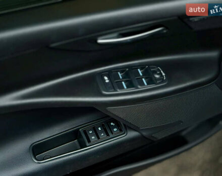 Черный Ягуар XE, объемом двигателя 2 л и пробегом 139 тыс. км за 14000 $, фото 13 на Automoto.ua