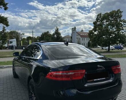 Черный Ягуар XE, объемом двигателя 2 л и пробегом 56 тыс. км за 18500 $, фото 9 на Automoto.ua