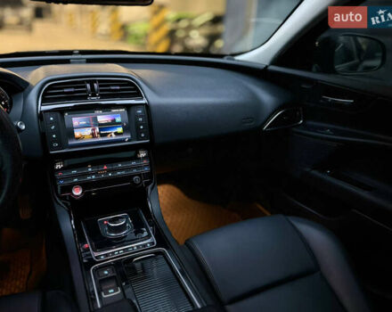 Черный Ягуар XE, объемом двигателя 2 л и пробегом 139 тыс. км за 14000 $, фото 21 на Automoto.ua