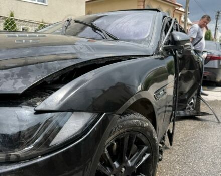 Черный Ягуар XE, объемом двигателя 2 л и пробегом 96 тыс. км за 5000 $, фото 7 на Automoto.ua