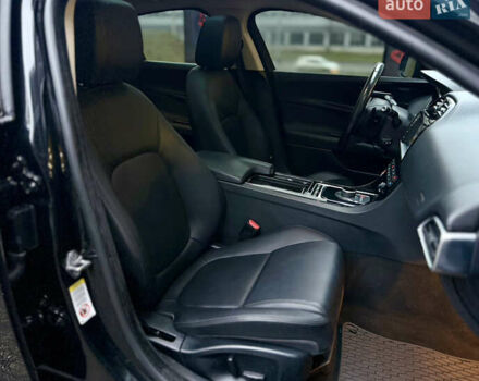 Черный Ягуар XE, объемом двигателя 2 л и пробегом 139 тыс. км за 14000 $, фото 17 на Automoto.ua