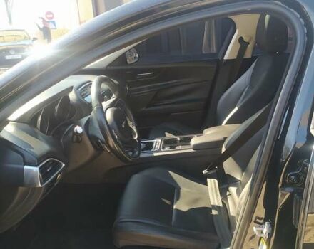 Черный Ягуар XE, объемом двигателя 2 л и пробегом 137 тыс. км за 15800 $, фото 10 на Automoto.ua