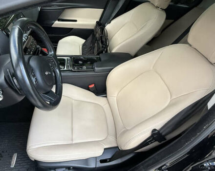 Черный Ягуар XE, объемом двигателя 2 л и пробегом 78 тыс. км за 16900 $, фото 11 на Automoto.ua