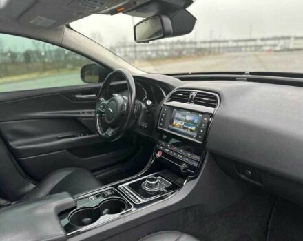Черный Ягуар XE, объемом двигателя 2 л и пробегом 58 тыс. км за 3100 $, фото 12 на Automoto.ua