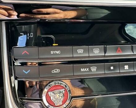 Черный Ягуар XE, объемом двигателя 2 л и пробегом 56 тыс. км за 18500 $, фото 33 на Automoto.ua