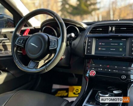 Черный Ягуар XE, объемом двигателя 2 л и пробегом 132 тыс. км за 16500 $, фото 13 на Automoto.ua