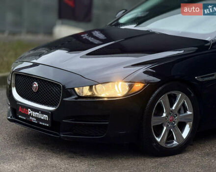 Черный Ягуар XE, объемом двигателя 2 л и пробегом 139 тыс. км за 14000 $, фото 11 на Automoto.ua